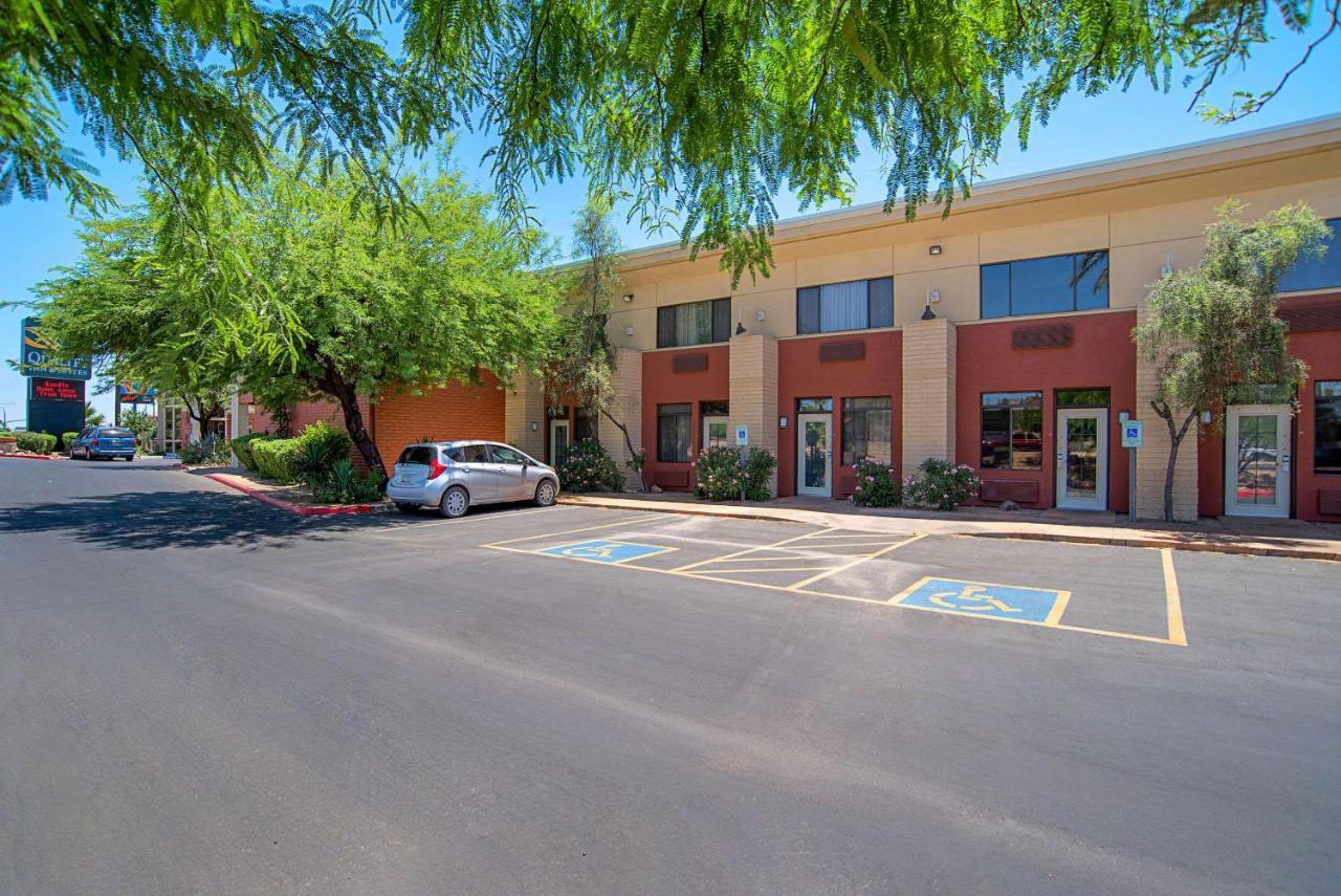 Quality Inn & Suites Phoenix Nw - Sun City Youngtown Екстериор снимка