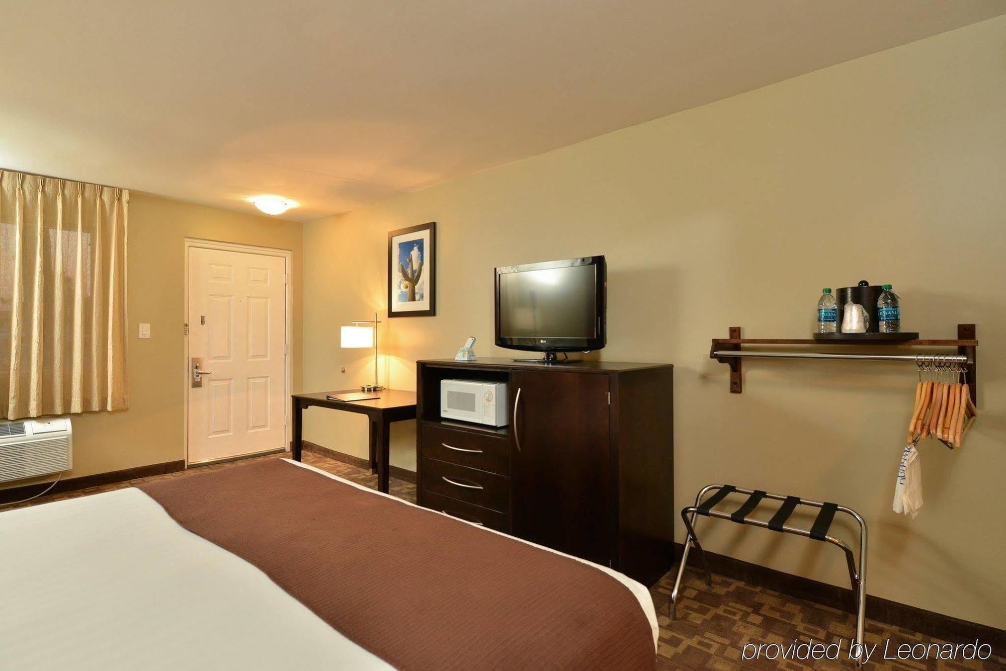 Quality Inn & Suites Phoenix Nw - Sun City Youngtown Екстериор снимка