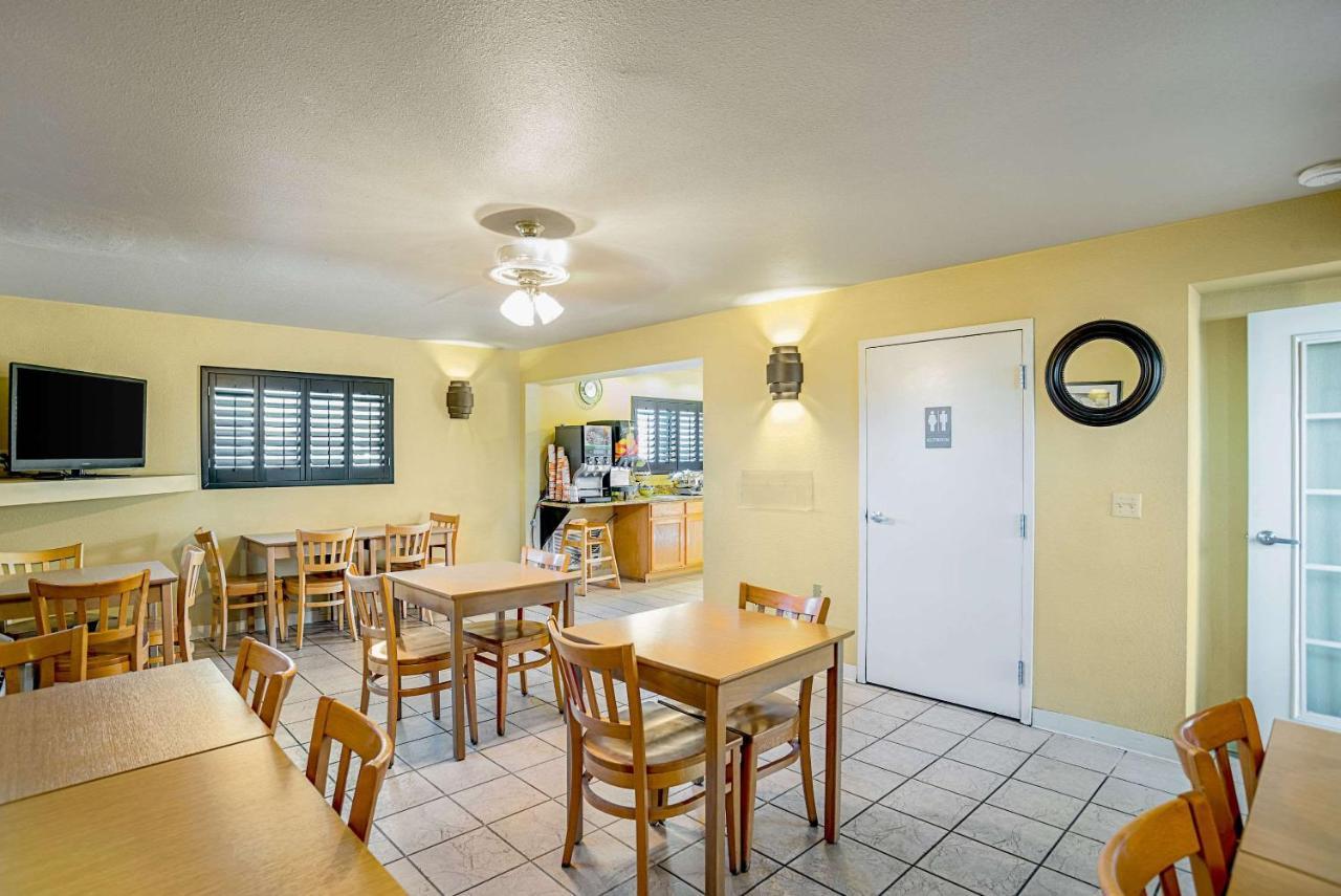 Quality Inn & Suites Phoenix Nw - Sun City Youngtown Екстериор снимка